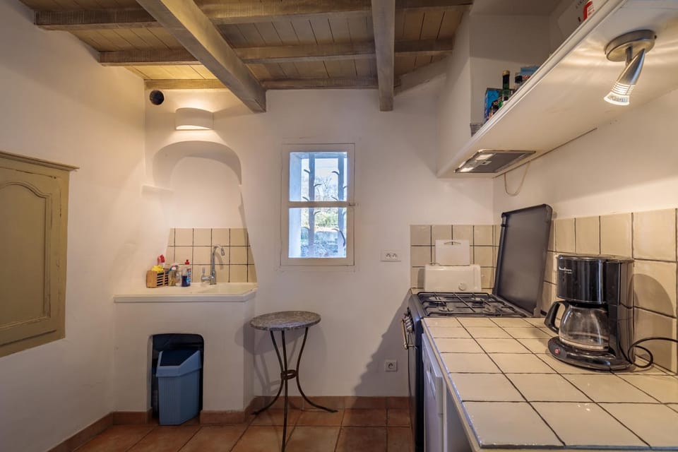 La Maison des Roches House in Gordes