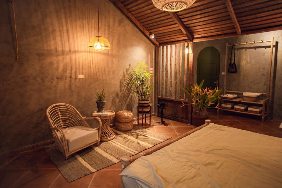 Bed, Seating area