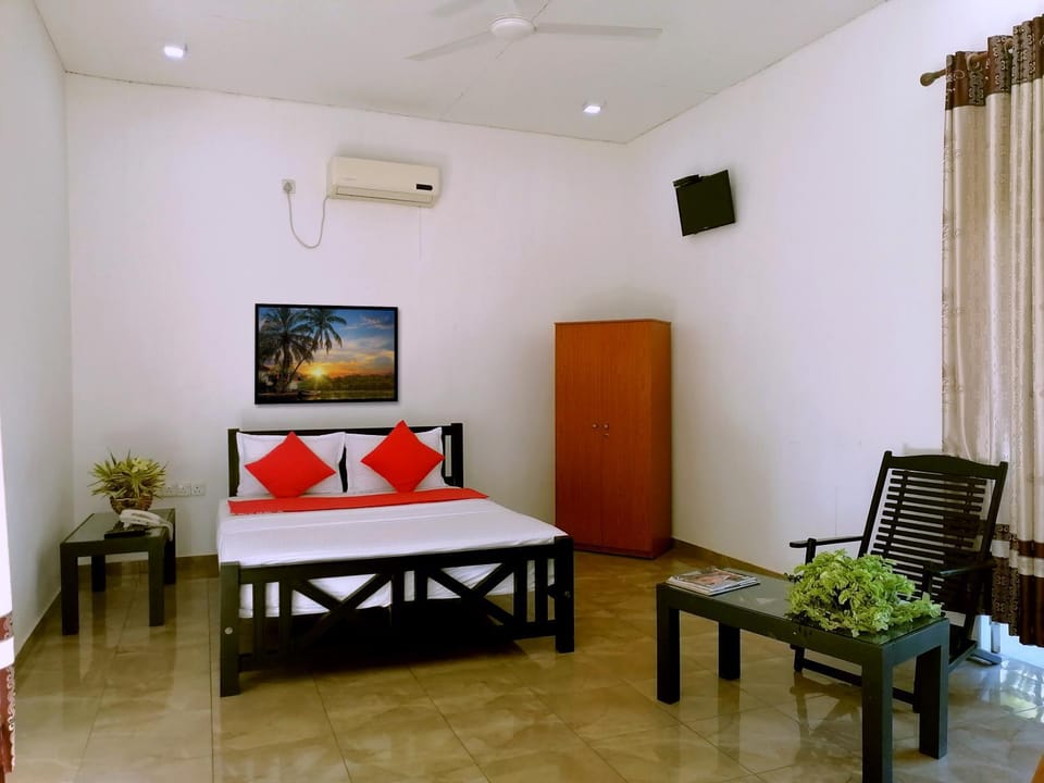 TV and multimedia, Living room, Seating area, air conditioner