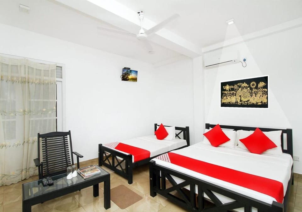 Bed, Living room, Photo of the whole room, Bedroom, air conditioner