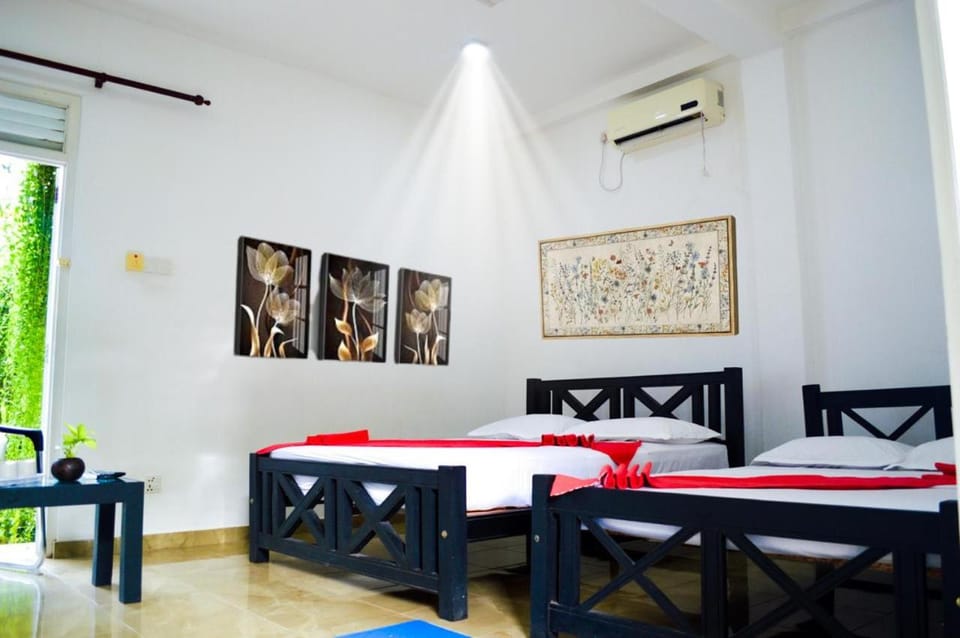 Property building, Restaurant/places to eat, Seating area, air conditioner