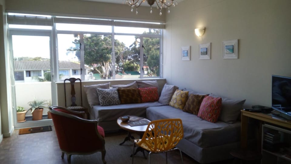 Balcony/Terrace, Living room, Photo of the whole room, Decorative detail, Garden view, bunk bed