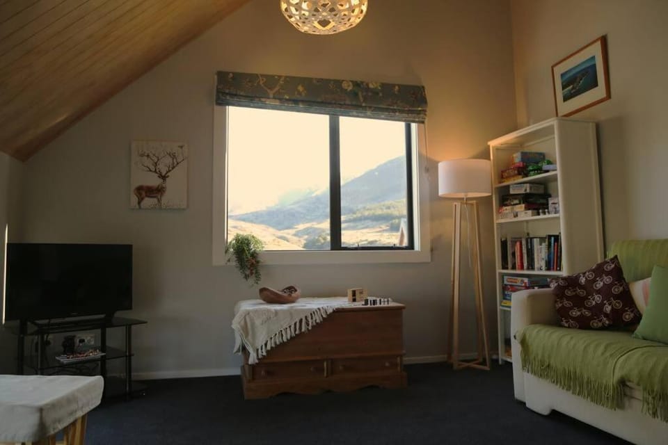TV and multimedia, Living room, Mountain view