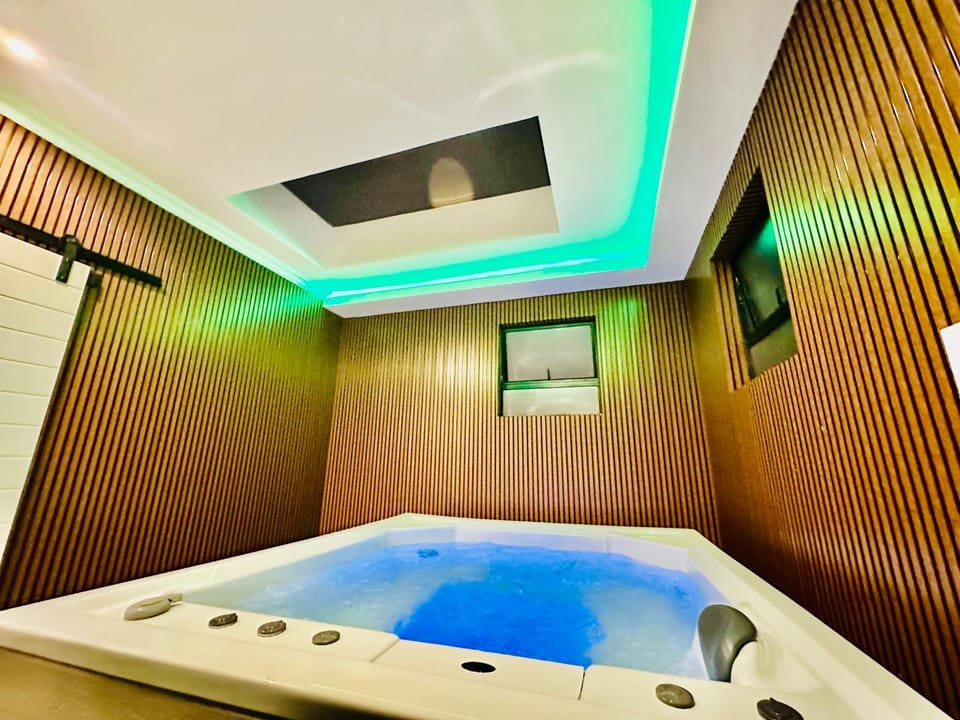 Hot Tub, Spa and wellness centre/facilities