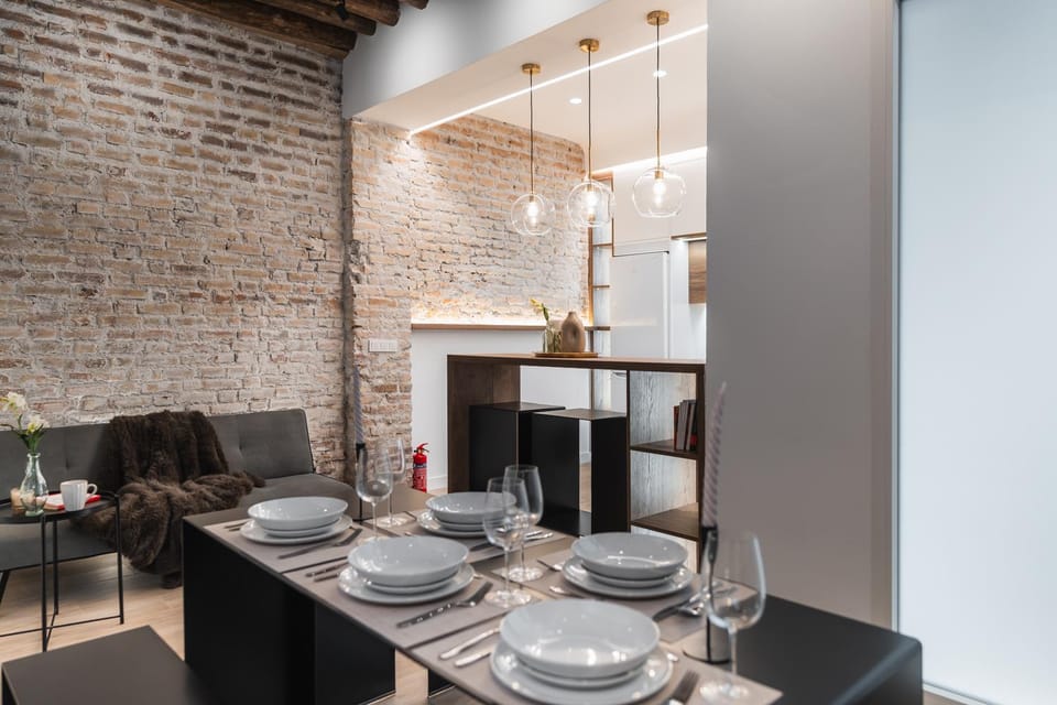 Kitchen or kitchenette, Living room, Seating area, Dining area