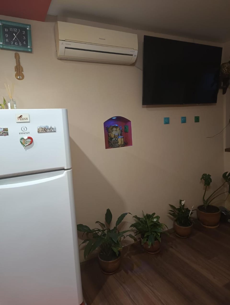 Property building, Seating area, kitchen