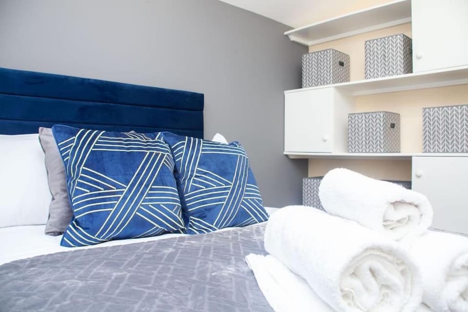 Modern stylish 2 bedroom apartment in East London Apartment in London