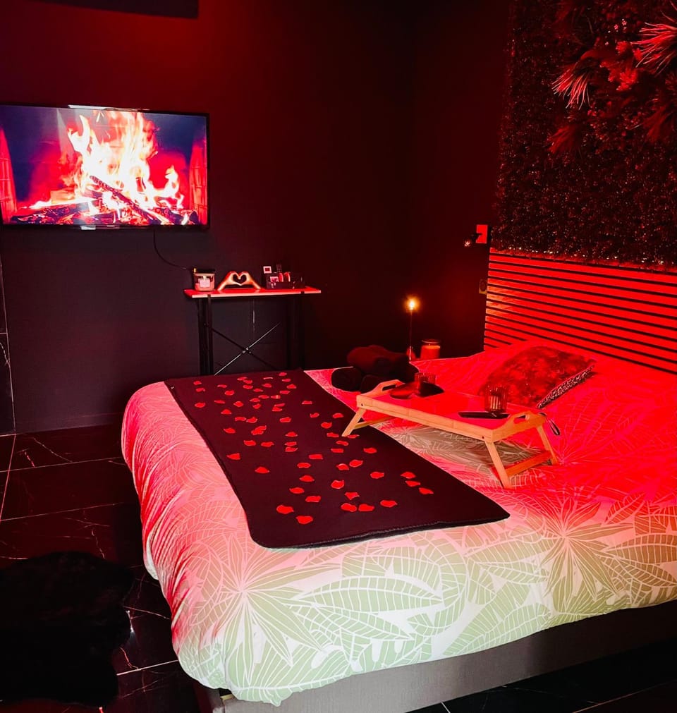 Jungle Love Room de l Hermitage Apartment in Provence