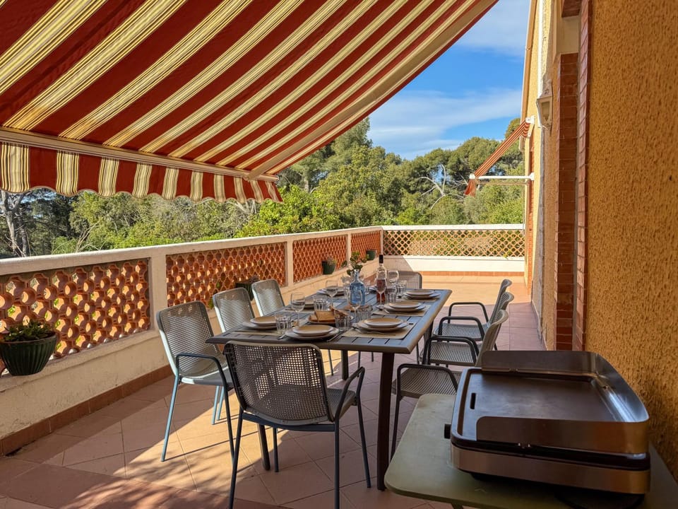 Grande Maison avec piscine, parking et wifi Villa in Balaruc-les-Bains
