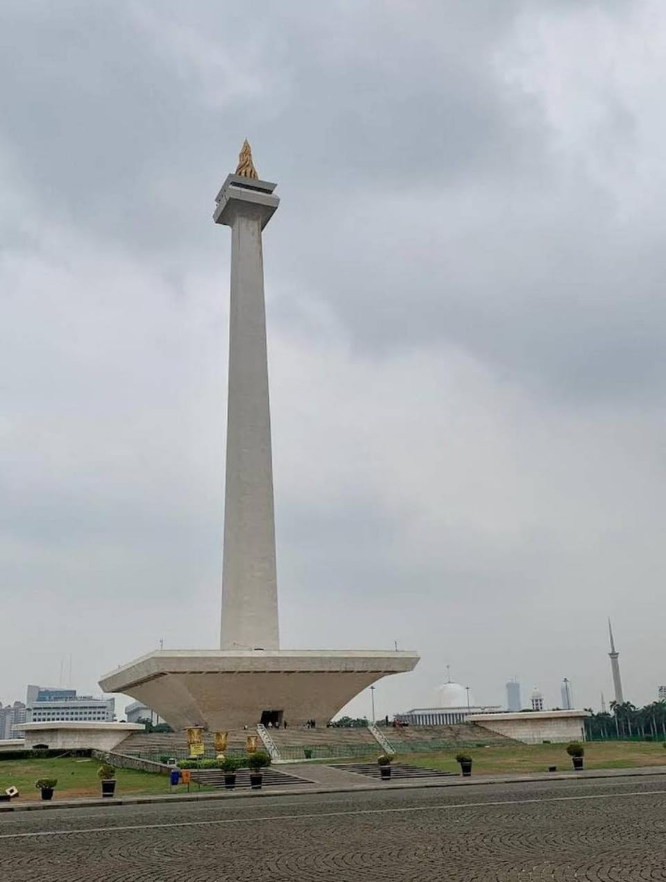 Nearby landmark, Day