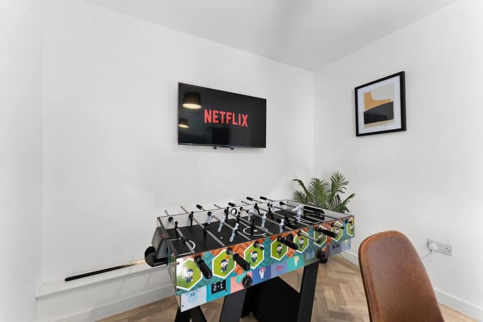 Large and Stylish Abode in Nottingham - Sleeps 15 House in England