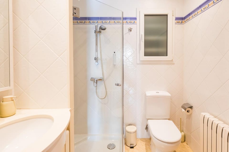 Shower, Bathroom, towels
