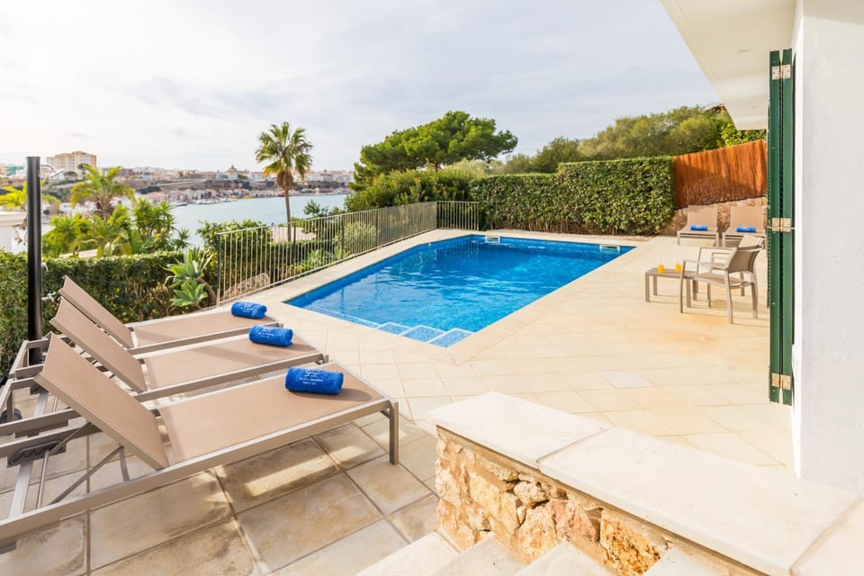 View (from property/room), Balcony/Terrace, Pool view, Swimming pool, sunbed