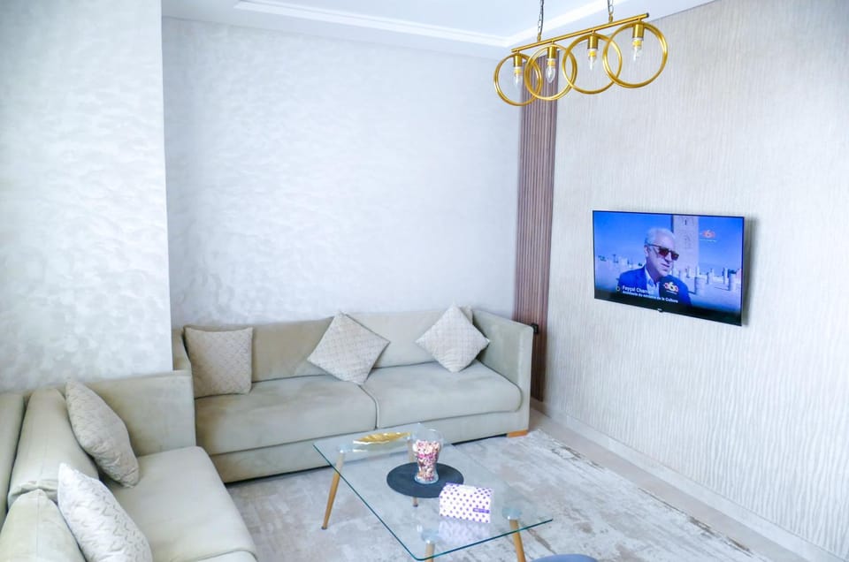 Communal lounge/ TV room, TV and multimedia, Living room, Seating area, Evening entertainment