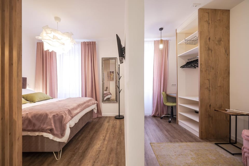 Bed, TV and multimedia, Bedroom, wardrobe