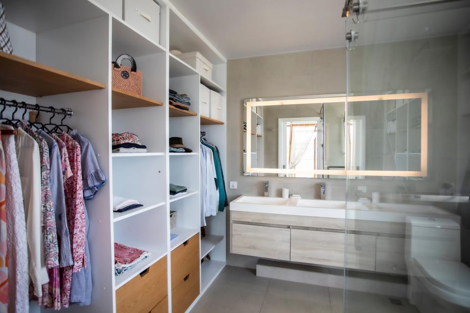 Bathroom, towels, wardrobe
