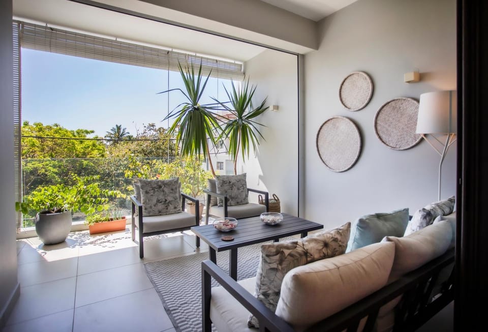 Patio, Day, Garden, View (from property/room), Balcony/Terrace, Living room, Seating area, Garden view