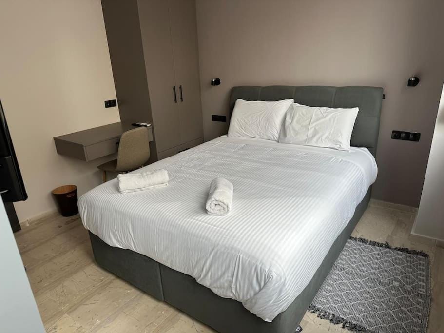 Port Brown Suite 1 Apartment in Pireas