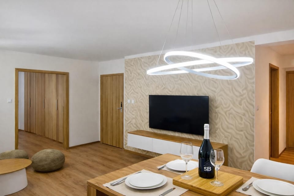 Living room, Dining area, Lunch