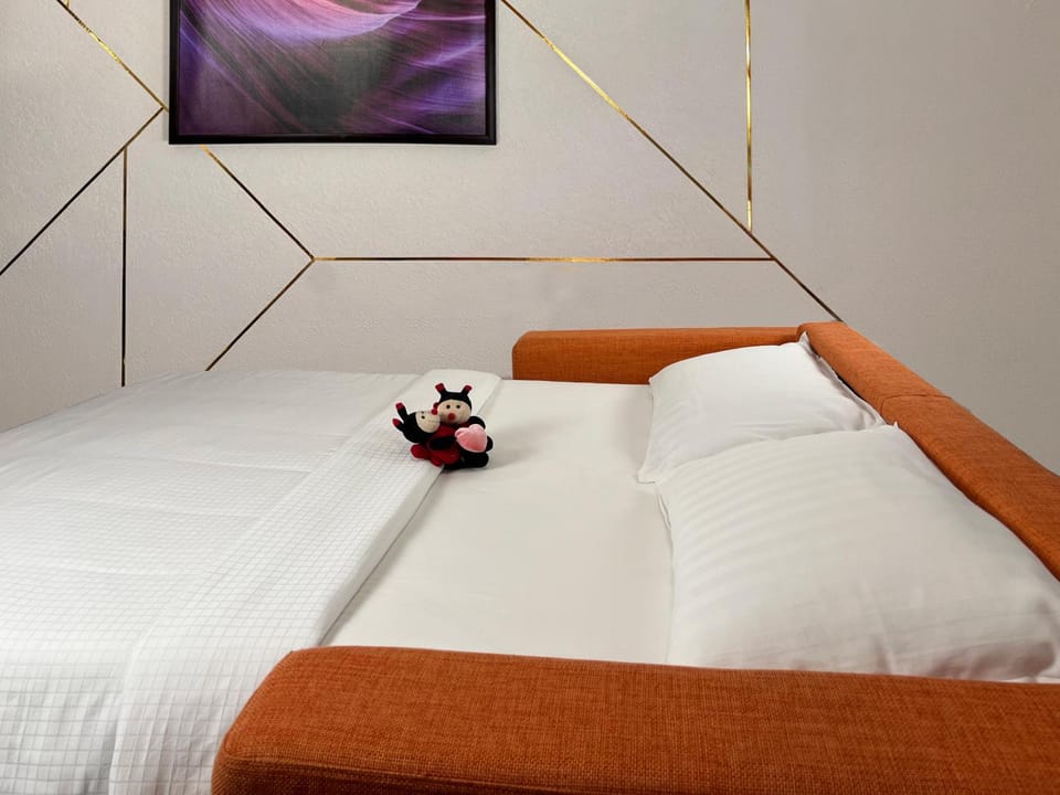 Bed, Living room