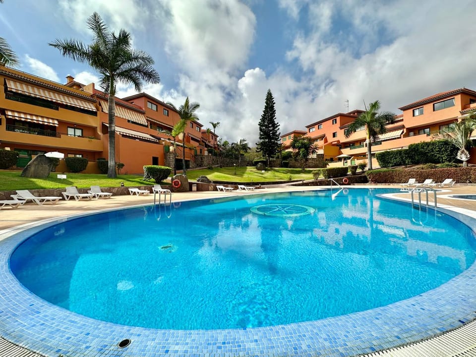 Swimming pool, Swimming pool, sunbed