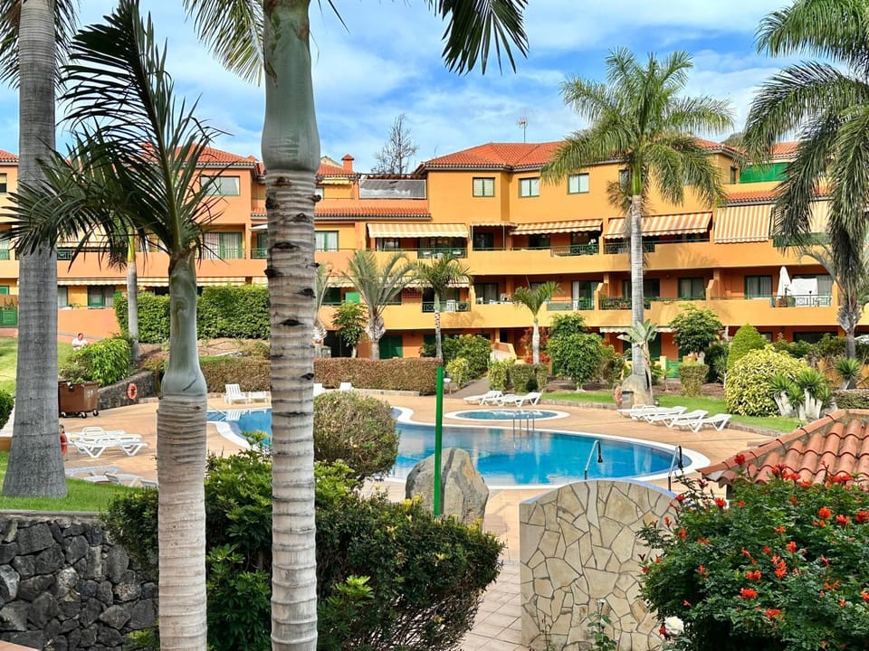 Property building, Garden, Garden, Garden view, Pool view, Swimming pool, Swimming pool