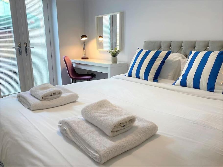 The Garden Apt Hot Tub - Westbrook Bay Beach - By Goldex Coastal Breaks Apartment in Margate