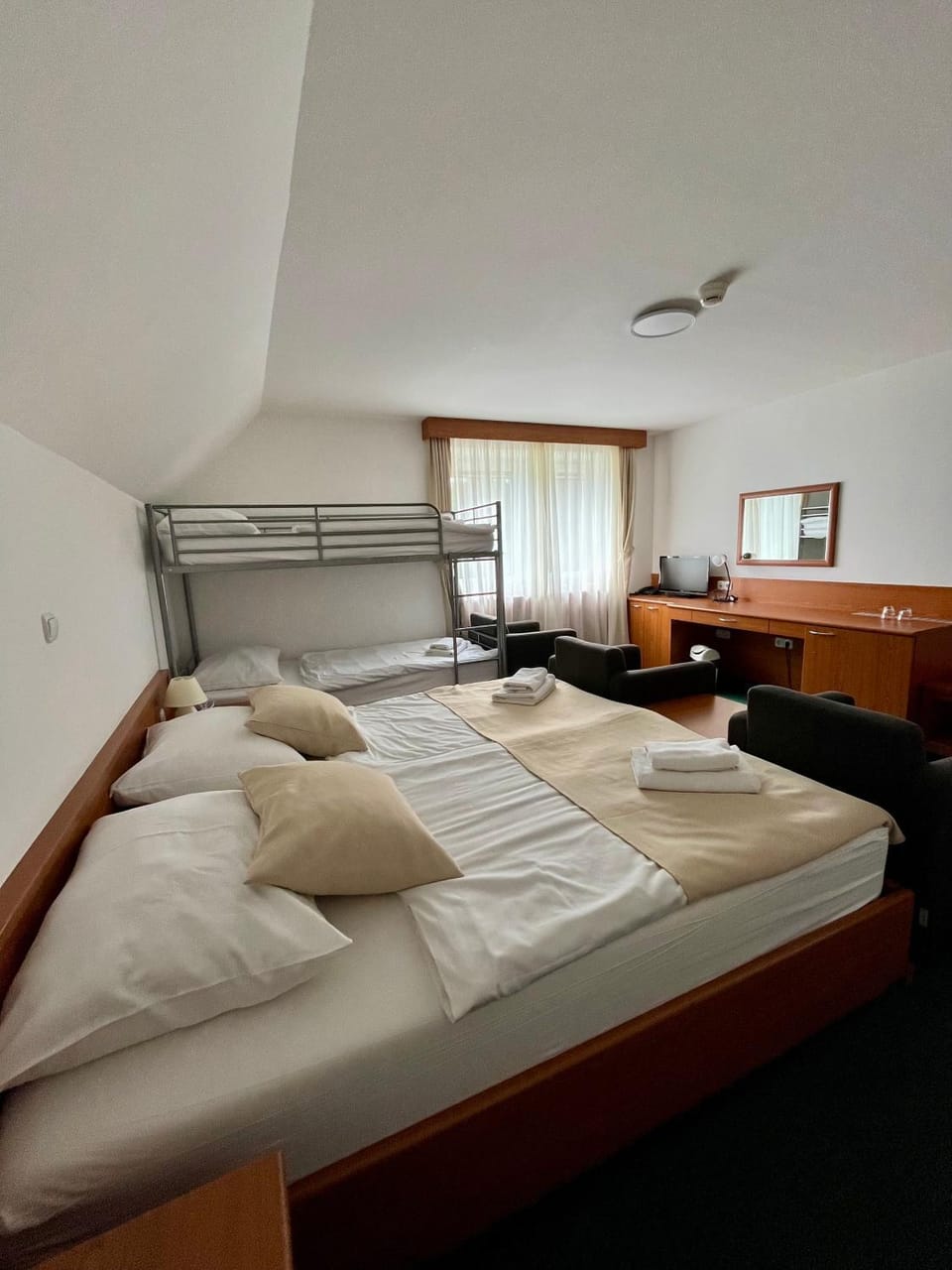 Bed, Photo of the whole room