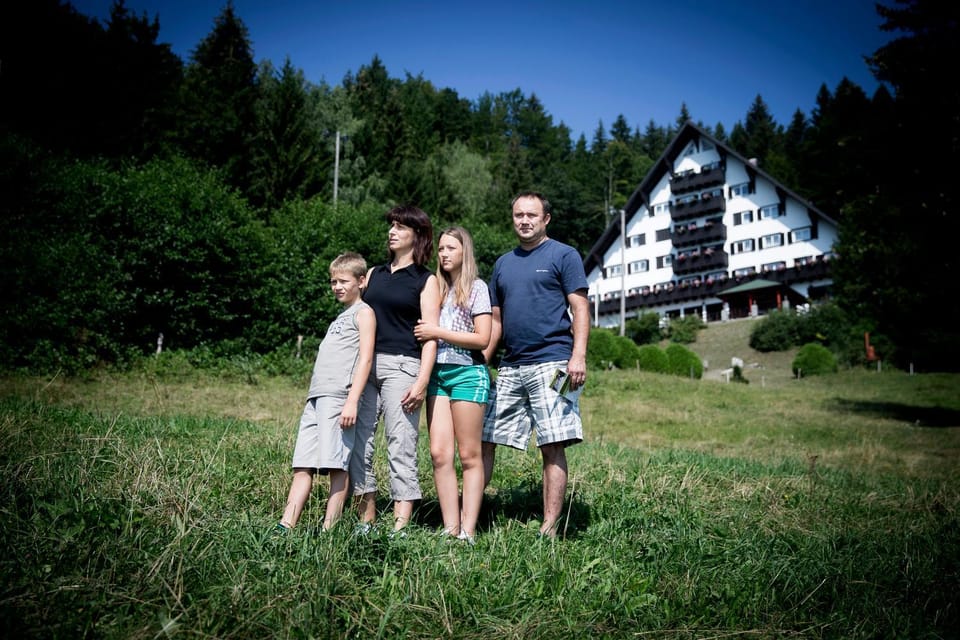 Property building, Day, People, Natural landscape, group of guests, Family