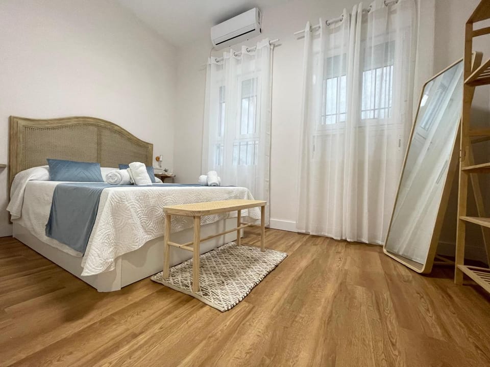 Bedroom, towels, air conditioner