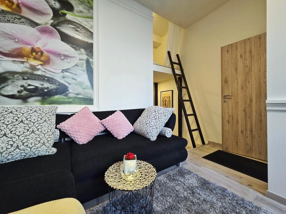 Photo of the whole room, Seating area