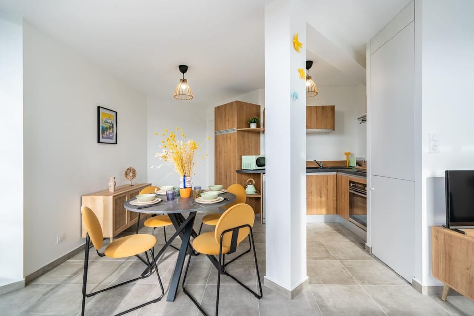 Renovated apartment with balcony and parking Apartment in Saint-Raphael