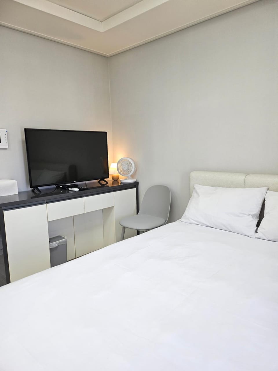 Communal lounge/ TV room, Bed, TV and multimedia, Bedroom