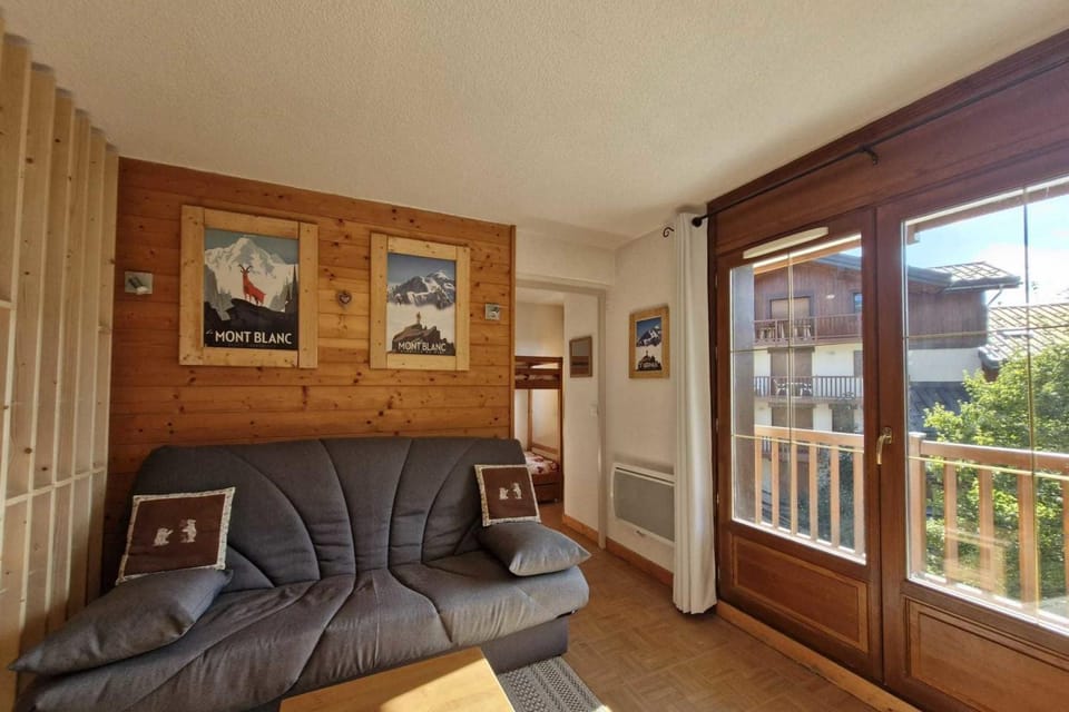 Cosy apartment with balcony and mountain view Apartment in Haute-Savoie