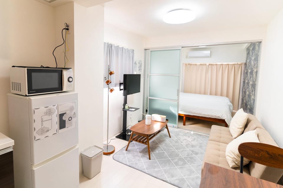 Bed, TV and multimedia, Living room, Photo of the whole room, Seating area, Bedroom