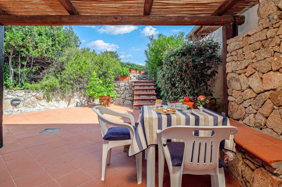 Property building, Balcony/Terrace, Living room