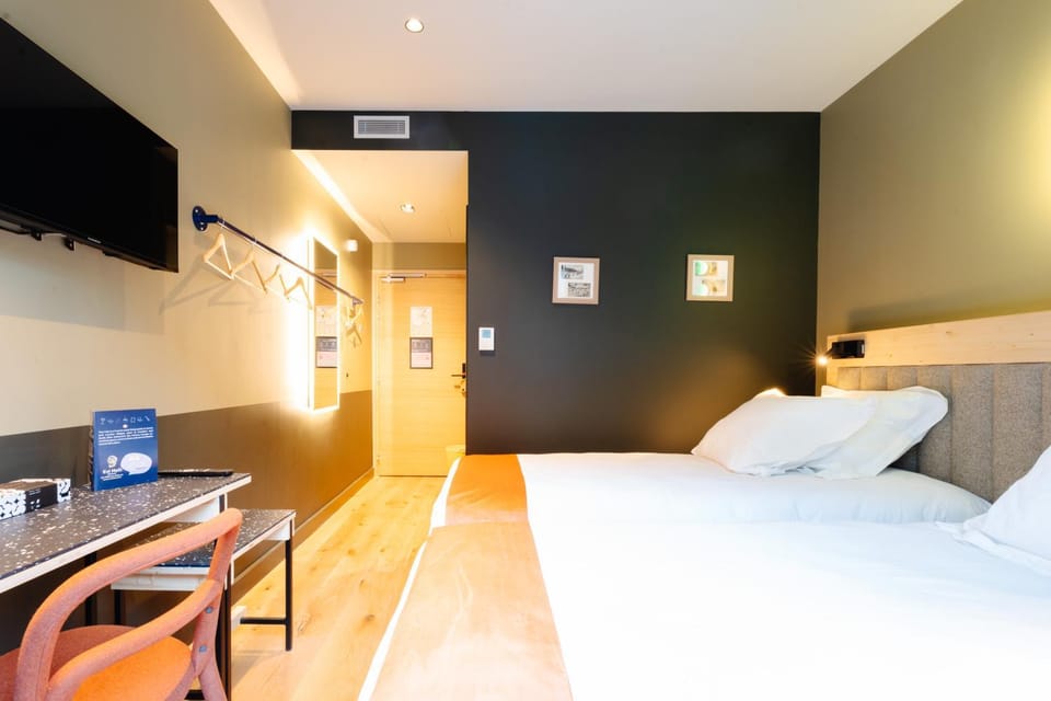 Bed, Night