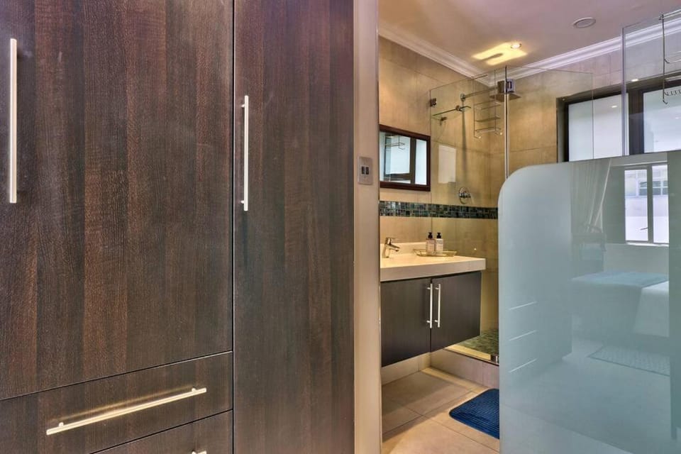 Bay Point on Beach rd in Mouille Point Apartment in Cape Town