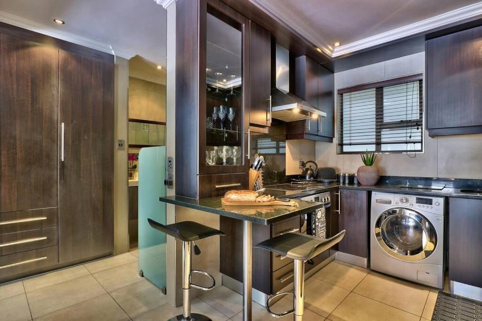 Bay Point on Beach rd in Mouille Point Apartment in Cape Town