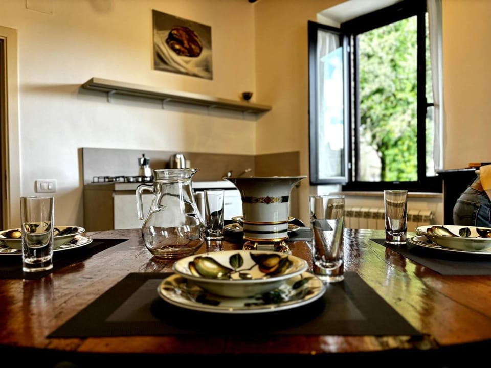Kitchen or kitchenette, Decorative detail, Dining area, kitchen