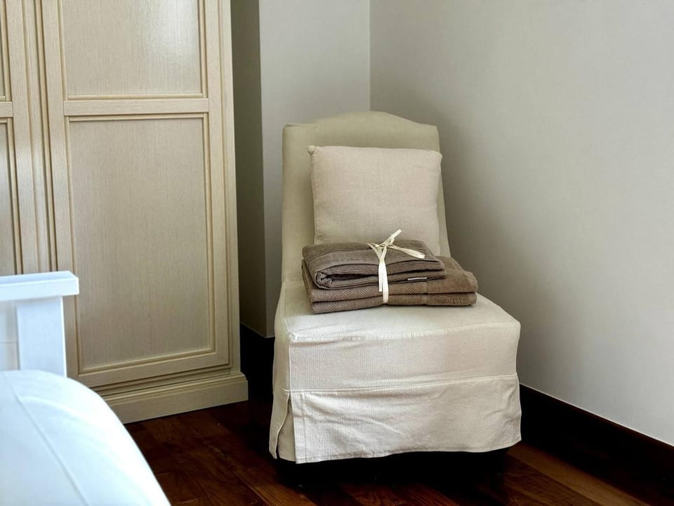 Decorative detail, Bedroom, towels