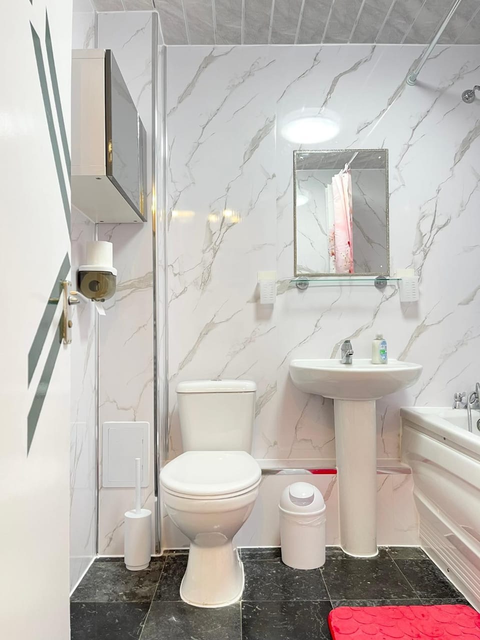 Shower, Toilet
