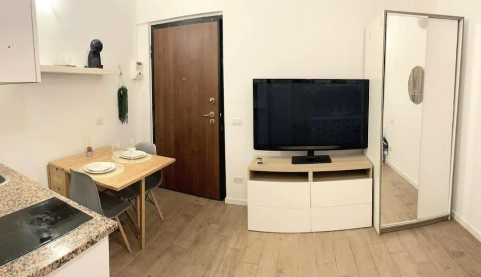 Private and cute appartement 13min central station Apartment in Milan