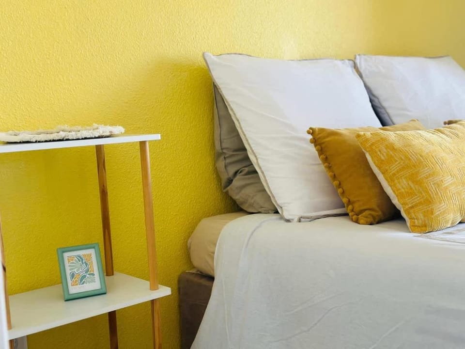 Lemon house location with view Apartment in Cogolin