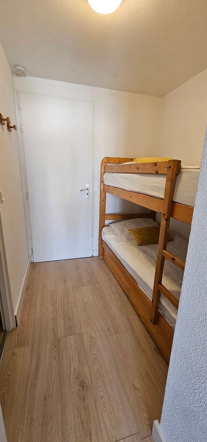 Bed, bunk bed