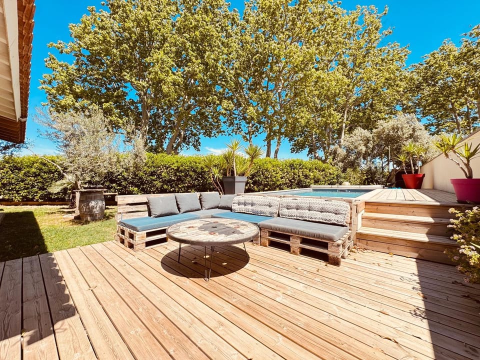 Patio, Day, Garden, Garden view, sunbed