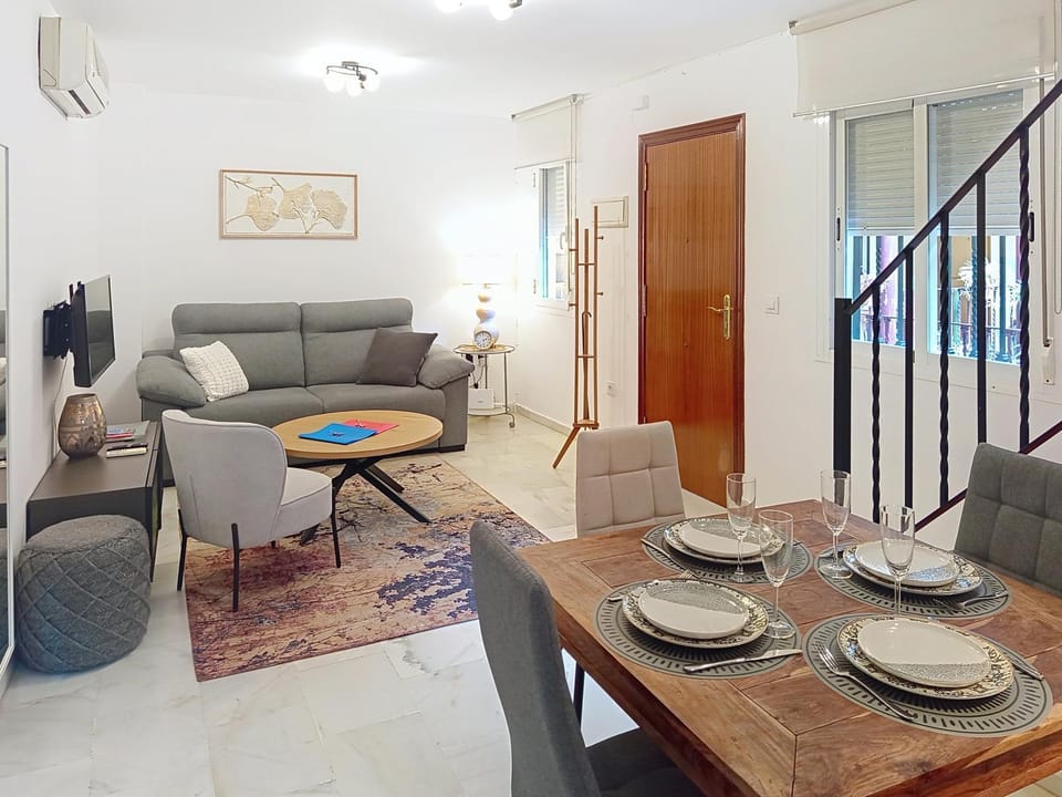 Living room, Seating area, Dining area, air conditioner