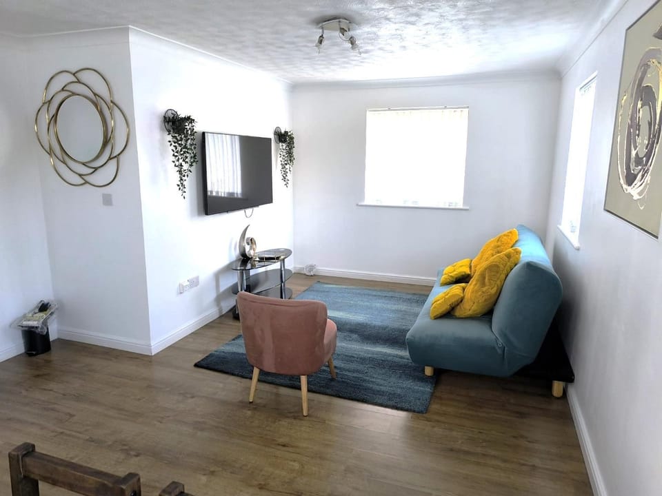 Communal lounge/ TV room, TV and multimedia, Living room, Seating area