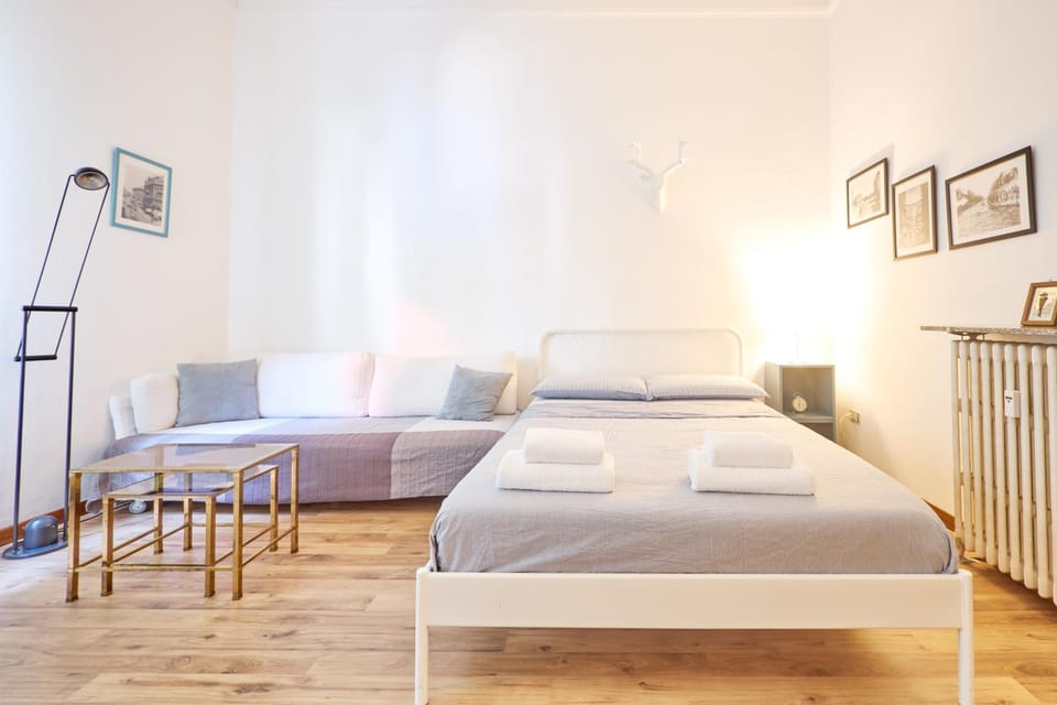 Classic Commenda - Porta Romana - 150 meters from Mangiagalli Apartment in Milan