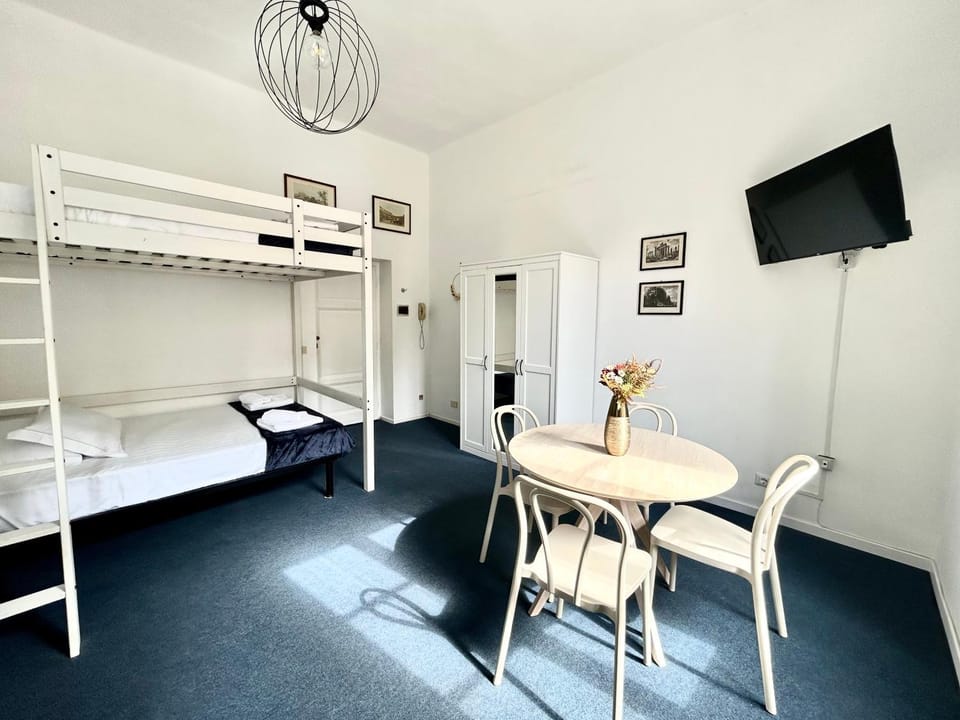 Bed, TV and multimedia, Photo of the whole room, Dining area, Bedroom, bunk bed